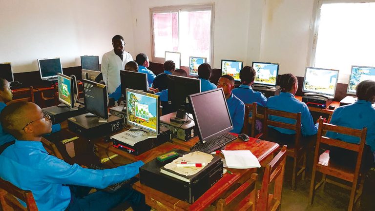 Salle informatique du COSBIE
