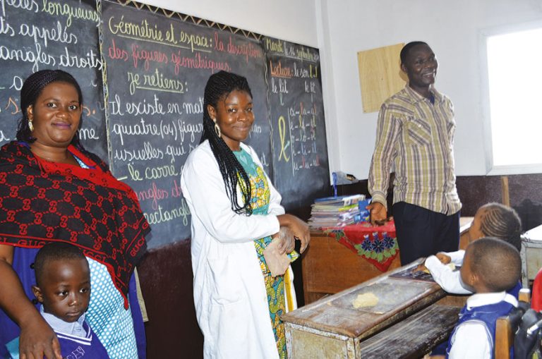Enseignante en classe