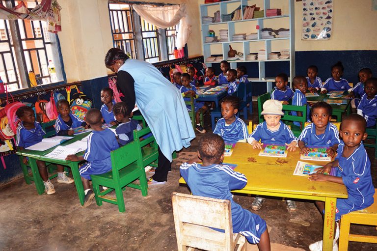 Enfants de la maternelle en activité